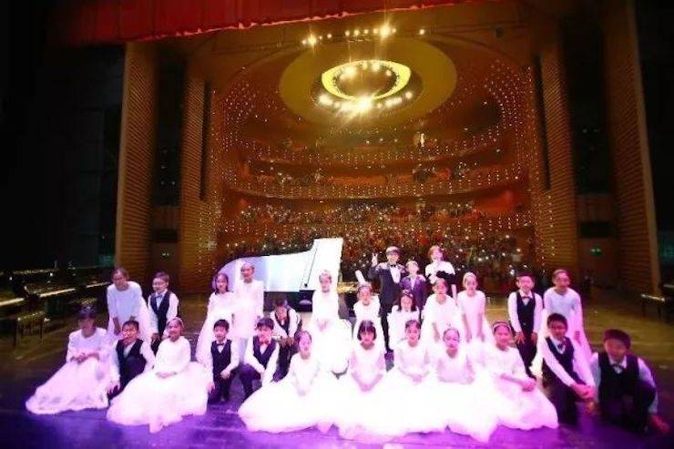 万圣节狂欢临近！明升mansion艺术家宋思衡在津奏响“交响情人梦”