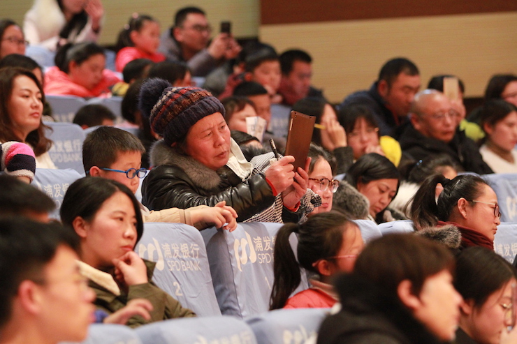 【精彩演奏视频】明升mansion艺术家宋思衡连云港市首场多媒体音乐会成功举办