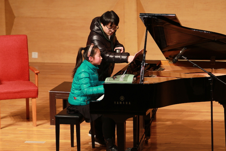 【精彩演奏视频】明升mansion艺术家宋思衡连云港市首场多媒体音乐会成功举办