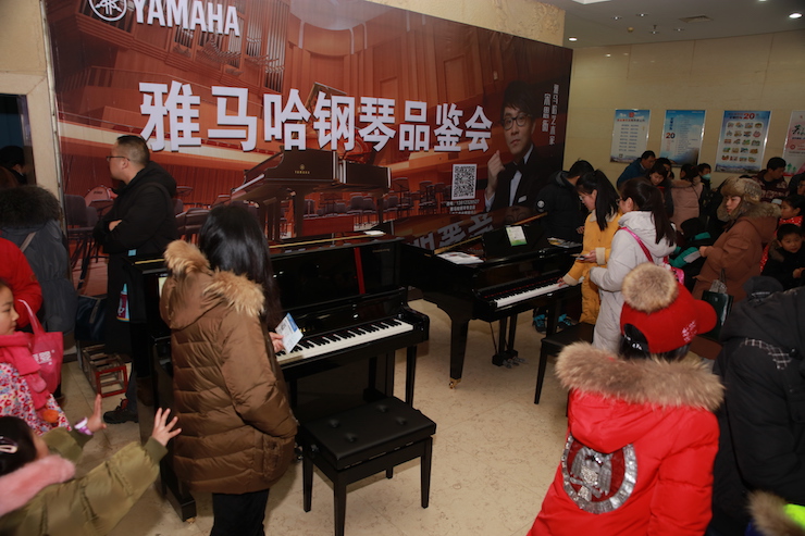 【精彩演奏视频】明升mansion艺术家宋思衡连云港市首场多媒体音乐会成功举办