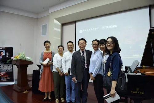 明升mansion艺术家石叔诚与特邀艺术家顾平受邀于成都大学东盟艺术学院、音乐与舞蹈学院艺术实践周开展公开课