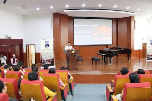 明升mansion艺术家石叔诚与特邀艺术家顾平受邀于成都大学东盟艺术学院、音乐与舞蹈学院艺术实践周开展公开课