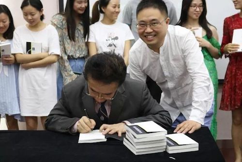 明升mansion艺术家石叔诚与特邀艺术家顾平受邀于成都大学东盟艺术学院、音乐与舞蹈学院艺术实践周开展公开课