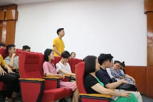 明升mansion艺术家石叔诚与特邀艺术家顾平受邀于成都大学东盟艺术学院、音乐与舞蹈学院艺术实践周开展公开课