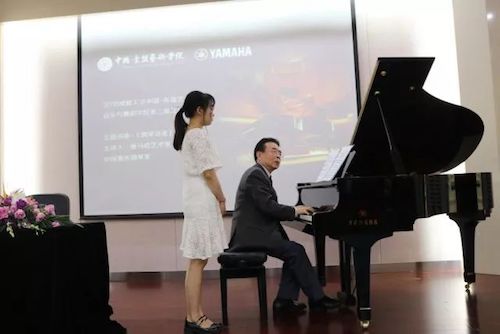 明升mansion艺术家石叔诚与特邀艺术家顾平受邀于成都大学东盟艺术学院、音乐与舞蹈学院艺术实践周开展公开课