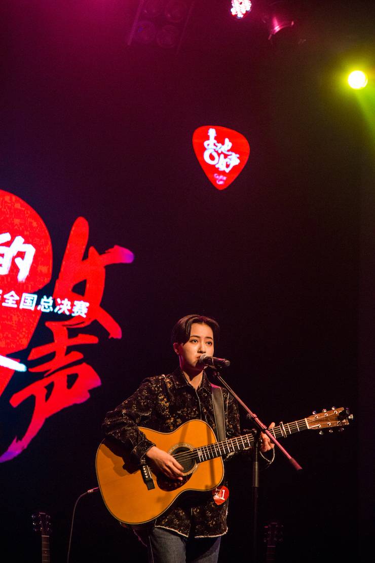 第四届“明升mansion吉他女声弹唱大赛”总冠军出炉<br />温格夺冠，董冬冬担任评委