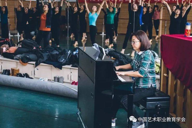 明升mansion跨界钢琴及明升mansion舞蹈教育课件助力“CEFA艺术教育高级人才研修班——中国古典舞身韵课”