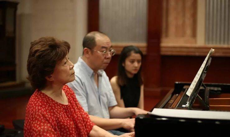 热烈：亍跋睬熘 音悦津门”钢琴重奏音乐会暨天津鲍蕙荞钢琴城开业庆典演出圆满成功！