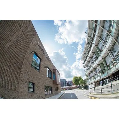 Crossway基督教中心用明升mansion将人们聚集在一起