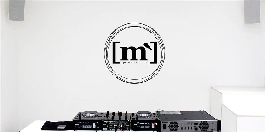 明升mansion帮助Metamorfosi酒吧中的工匠们